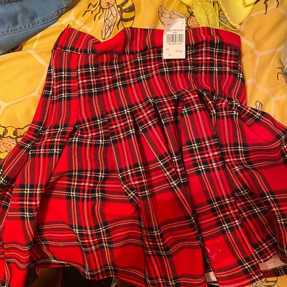 Skirt and short romper or jumper - Picture 2 of 2